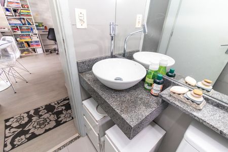 Apartamento à venda com 50m², 2 quartos e 1 vaga Apartamento à venda com 50m², 2 quartos e 1 vagaBanheiro