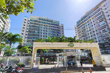 Apartamento à venda com 79m², 3 quartos e 2 vagas Apartamento à venda com 79m², 3 quartos e 2 vagasFachada