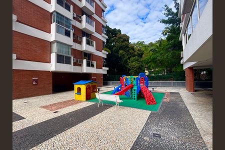 Apartamento à venda com 140m², 3 quartos e 2 vagas Apartamento à venda com 140m², 3 quartos e 2 vagasÁrea comum parque