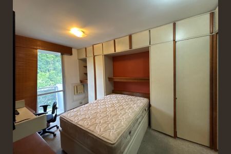 Apartamento à venda com 140m², 3 quartos e 2 vagas Apartamento à venda com 140m², 3 quartos e 2 vagasSuíte