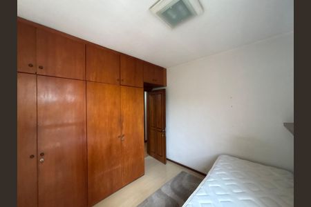 Apartamento à venda com 140m², 3 quartos e 2 vagas Apartamento à venda com 140m², 3 quartos e 2 vagasQuarto 1