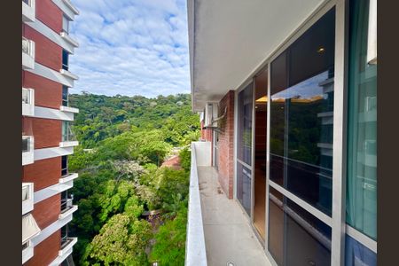 Apartamento à venda com 140m², 3 quartos e 2 vagas Apartamento à venda com 140m², 3 quartos e 2 vagasVaranda da Sala