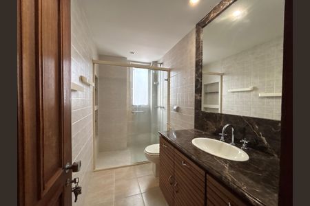 Apartamento à venda com 140m², 3 quartos e 2 vagas Apartamento à venda com 140m², 3 quartos e 2 vagasBanheiro social