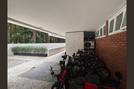 Apartamento à venda com 140m², 3 quartos e 2 vagas Apartamento à venda com 140m², 3 quartos e 2 vagasÁrea comum bicicletário
