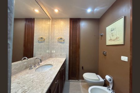 Apartamento à venda com 140m², 3 quartos e 2 vagas Apartamento à venda com 140m², 3 quartos e 2 vagasSuíte