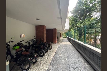 Apartamento à venda com 140m², 3 quartos e 2 vagas Apartamento à venda com 140m², 3 quartos e 2 vagasÁrea comum bicicletário 2