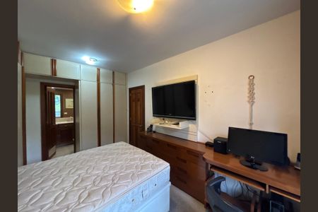 Apartamento à venda com 140m², 3 quartos e 2 vagas Apartamento à venda com 140m², 3 quartos e 2 vagasSuíte