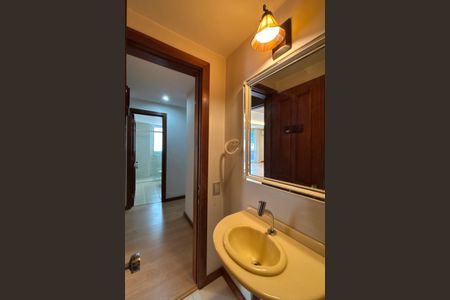 Apartamento à venda com 140m², 3 quartos e 2 vagas Apartamento à venda com 140m², 3 quartos e 2 vagasLavabo