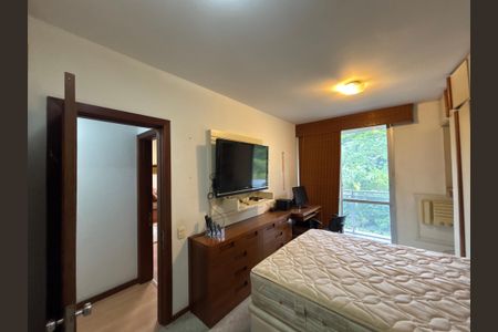 Apartamento à venda com 140m², 3 quartos e 2 vagas Apartamento à venda com 140m², 3 quartos e 2 vagasSuíte