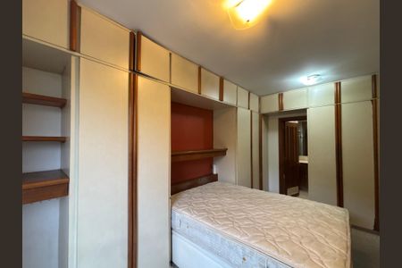 Apartamento à venda com 140m², 3 quartos e 2 vagas Apartamento à venda com 140m², 3 quartos e 2 vagasSuíte