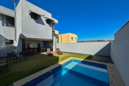 Casa à venda com 186m², 4 quartos e 2 vagasPiscina