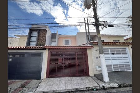 Casa à venda com 70m², 2 quartos e 2 vagasFachada