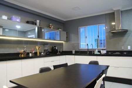 Casa à venda com 275m², 3 quartos e 3 vagasCozinha