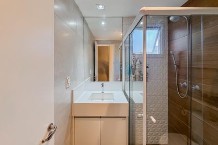 Apartamento à venda com 69m², 2 quartos e 1 vaga Apartamento à venda com 69m², 2 quartos e 1 vagaBanheiro da Suíte