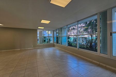 Apartamento à venda com 170m², 4 quartos e 3 vagas Apartamento à venda com 170m², 4 quartos e 3 vagasÁrea comum - Salão de festas