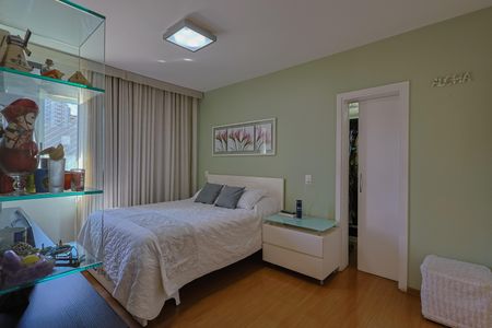 Apartamento à venda com 170m², 4 quartos e 3 vagas Apartamento à venda com 170m², 4 quartos e 3 vagasSuíte 1