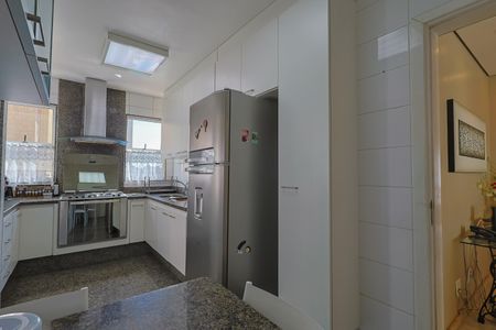 Apartamento à venda com 170m², 4 quartos e 3 vagas Apartamento à venda com 170m², 4 quartos e 3 vagasCozinha