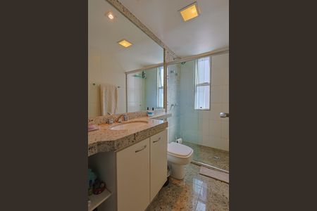 Apartamento à venda com 170m², 4 quartos e 3 vagas Apartamento à venda com 170m², 4 quartos e 3 vagasBanheiro Social