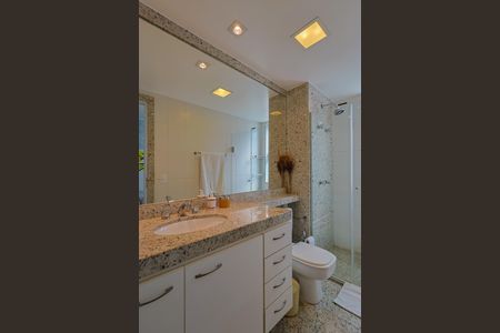 Apartamento à venda com 170m², 4 quartos e 3 vagas Apartamento à venda com 170m², 4 quartos e 3 vagasBanheiro da Suíte 2