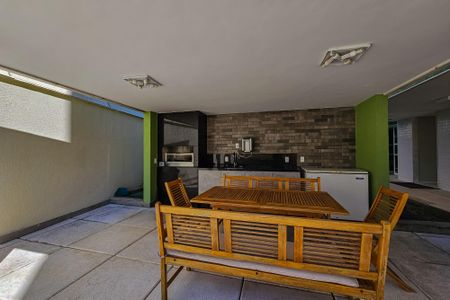 Apartamento à venda com 170m², 4 quartos e 3 vagas Apartamento à venda com 170m², 4 quartos e 3 vagasÁrea comum - Churrasqueira