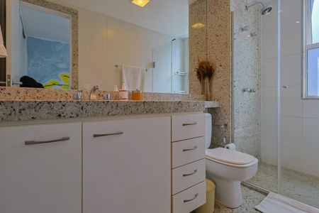 Apartamento à venda com 170m², 4 quartos e 3 vagas Apartamento à venda com 170m², 4 quartos e 3 vagasBanheiro da Suíte 2