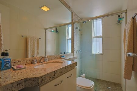 Apartamento à venda com 170m², 4 quartos e 3 vagas Apartamento à venda com 170m², 4 quartos e 3 vagasBanheiro Social