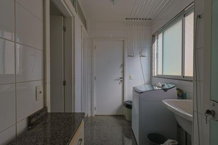 Apartamento à venda com 170m², 4 quartos e 3 vagas Apartamento à venda com 170m², 4 quartos e 3 vagasÁrea de Serviço