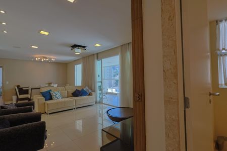 Apartamento à venda com 170m², 4 quartos e 3 vagas Apartamento à venda com 170m², 4 quartos e 3 vagasEntrada