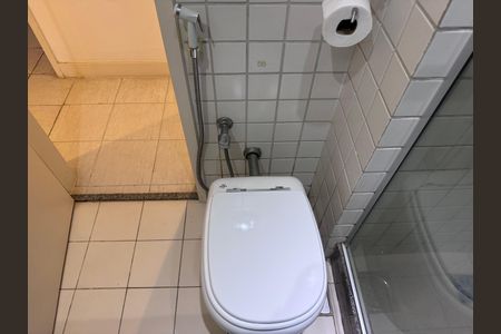 Apartamento à venda com 177m², 4 quartos e 2 vagas Apartamento à venda com 177m², 4 quartos e 2 vagasBanheiro Social