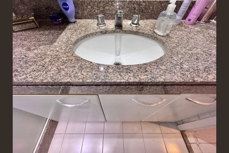 Apartamento à venda com 177m², 4 quartos e 2 vagas Apartamento à venda com 177m², 4 quartos e 2 vagasSuíte - Banheiro