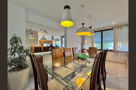 Apartamento à venda com 177m², 4 quartos e 2 vagas Apartamento à venda com 177m², 4 quartos e 2 vagasSala