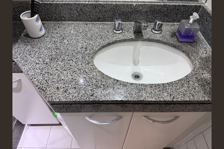 Apartamento à venda com 177m², 4 quartos e 2 vagas Apartamento à venda com 177m², 4 quartos e 2 vagasBanheiro Social