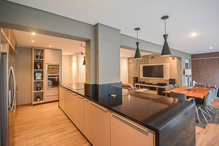 Apartamento à venda com 151m², 4 quartos e 2 vagas Apartamento à venda com 151m², 4 quartos e 2 vagasVaranda gourmet