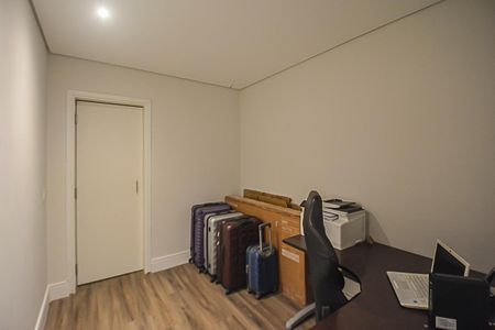 Apartamento à venda com 151m², 4 quartos e 2 vagas Apartamento à venda com 151m², 4 quartos e 2 vagasEscritório