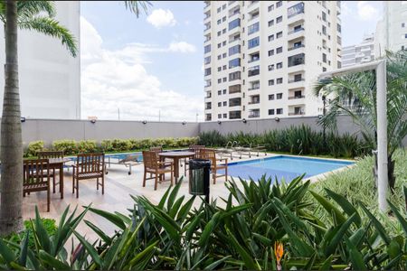 Apartamento à venda com 151m², 4 quartos e 2 vagas Apartamento à venda com 151m², 4 quartos e 2 vagasÁrea comum - Piscina