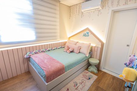 Apartamento à venda com 130m², 3 quartos e 2 vagasSemi - Suíte 2