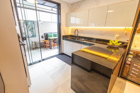 Apartamento à venda com 130m², 3 quartos e 2 vagasCozinha