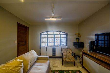 Casa à venda com 210m², 3 quartos e 2 vagasSala