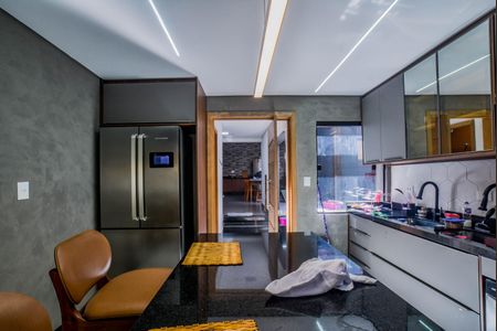 Casa à venda com 210m², 3 quartos e 2 vagasCozinha e Área de Serviço