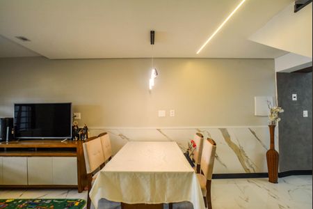 Casa à venda com 210m², 3 quartos e 2 vagasSala