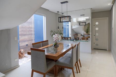 Casa à venda com 250m², 4 quartos e 4 vagas Casa à venda com 250m², 4 quartos e 4 vagasSala de Jantar