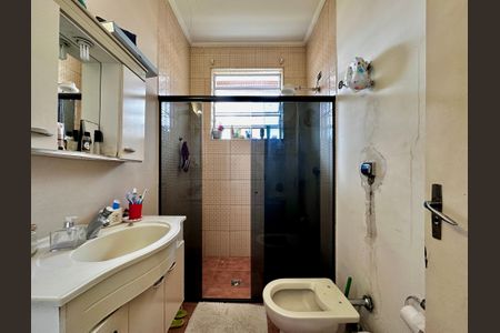 Casa à venda com 430m², 5 quartos e 6 vagas Casa à venda com 430m², 5 quartos e 6 vagasBanheiro Suíte 1