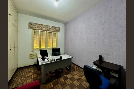 Casa à venda com 430m², 5 quartos e 6 vagas Casa à venda com 430m², 5 quartos e 6 vagasQuarto 3