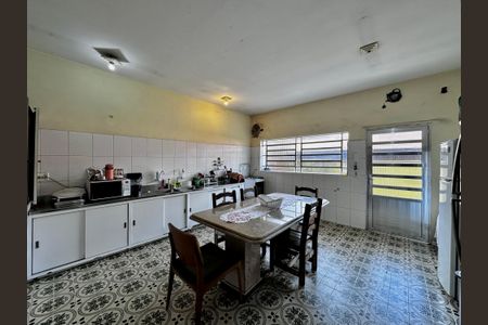Casa à venda com 430m², 5 quartos e 6 vagas Casa à venda com 430m², 5 quartos e 6 vagasCozinha