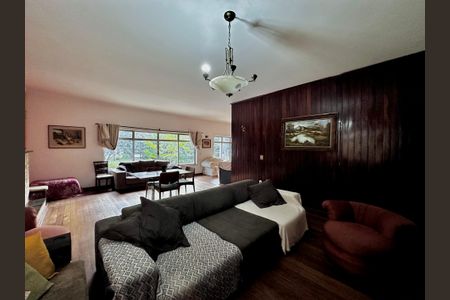 Casa à venda com 430m², 5 quartos e 6 vagas Casa à venda com 430m², 5 quartos e 6 vagasSala