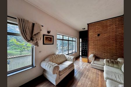 Casa à venda com 430m², 5 quartos e 6 vagas Casa à venda com 430m², 5 quartos e 6 vagasSala