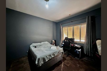 Casa à venda com 430m², 5 quartos e 6 vagas Casa à venda com 430m², 5 quartos e 6 vagasQuarto 1