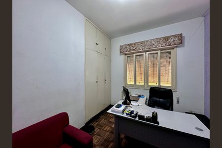 Casa à venda com 430m², 5 quartos e 6 vagas Casa à venda com 430m², 5 quartos e 6 vagasQuarto 3