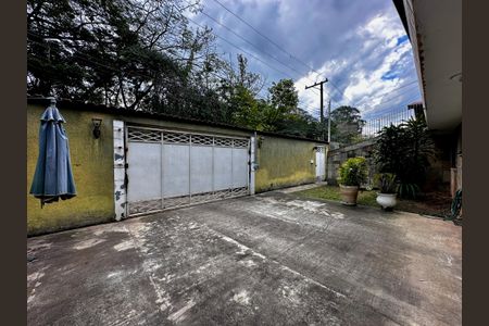 Casa à venda com 430m², 5 quartos e 6 vagas Casa à venda com 430m², 5 quartos e 6 vagasGaragem