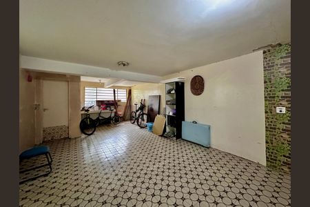 Casa à venda com 430m², 5 quartos e 6 vagas Casa à venda com 430m², 5 quartos e 6 vagasDepósito